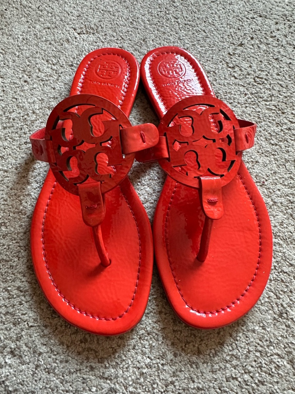 Tory Burch Patent Leather Logo Thong Sandals in Red
